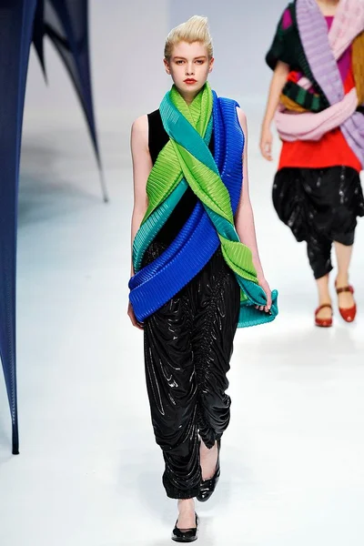 Look 1